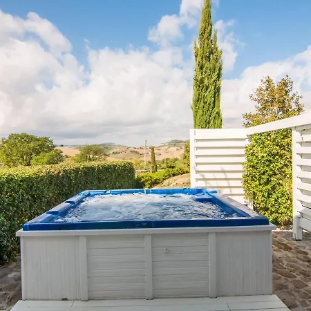 Spacious Countryside Retreat * Montefiore Conca