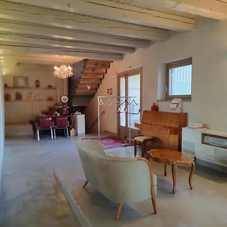 Spacious Countryside Retreat