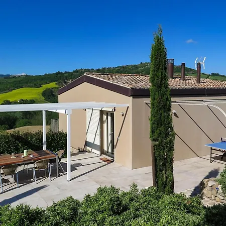 Holiday home Serene In With Jacuzzi